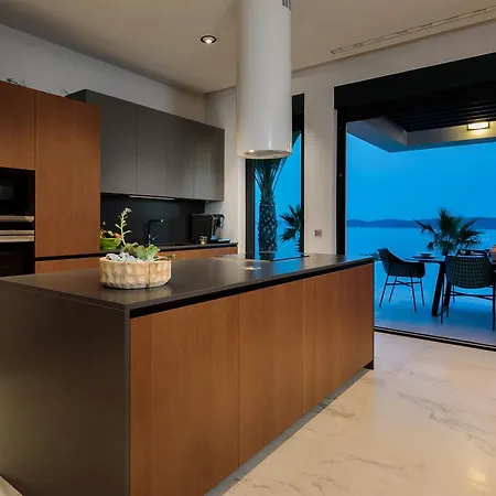 Ultraluxury Elyzeum With Heated Pool Villa