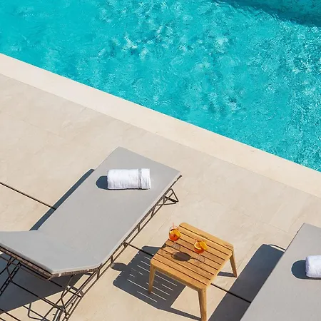 Ultraluxury Elyzeum With Heated Pool Villa