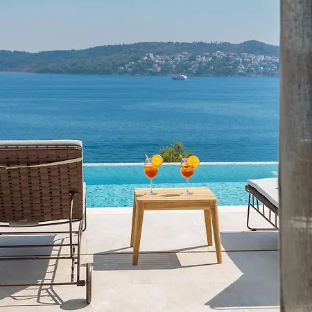 Ultraluxury Elyzeum With Heated Pool