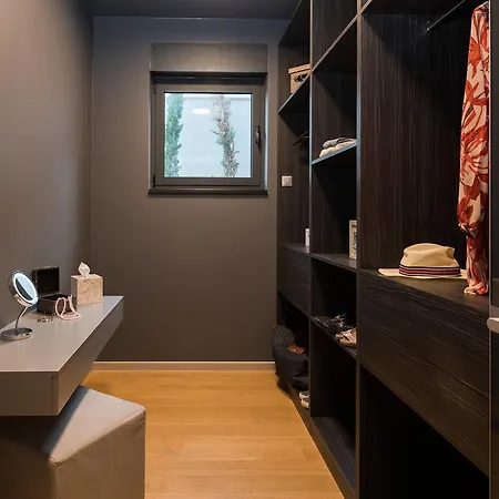 Ultraluxury Elyzeum With Heated Pool Trogir