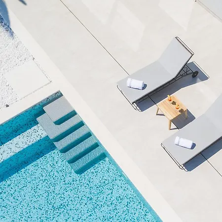 Ultraluxury Elyzeum With Heated Pool Villa