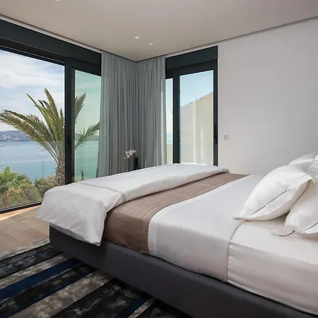 Ultraluxury Elyzeum With Heated Pool Villa