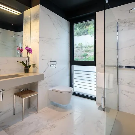 Ultraluxury Elyzeum With Heated Pool *