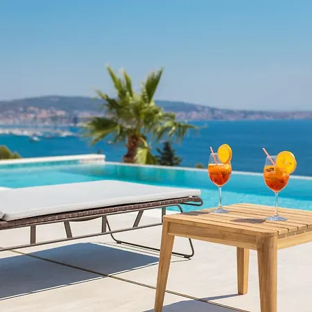 فيلة Ultraluxury Elyzeum With Heated Pool *