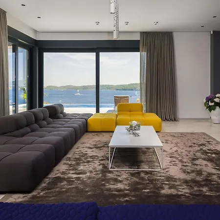 فيلة Ultraluxury Elyzeum With Heated Pool *