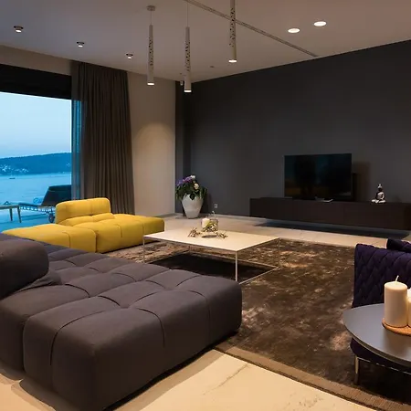 Ultraluxury Elyzeum With Heated Pool * 特罗吉尔