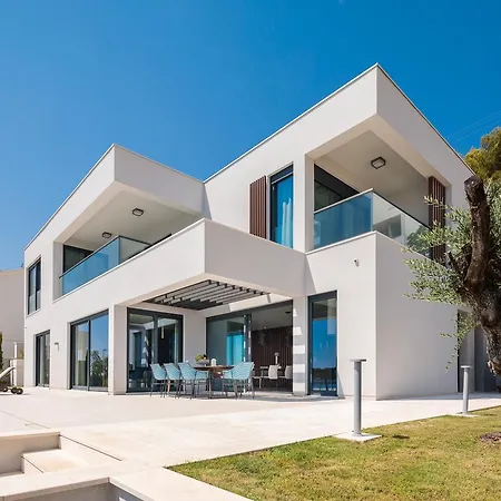 Ultraluxury Elyzeum With Heated Pool Vila