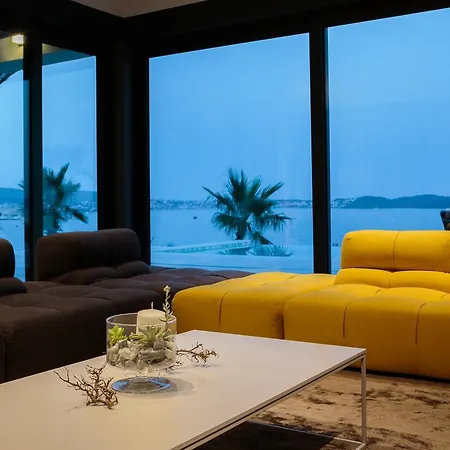 Ultraluxury Elyzeum With Heated Pool *