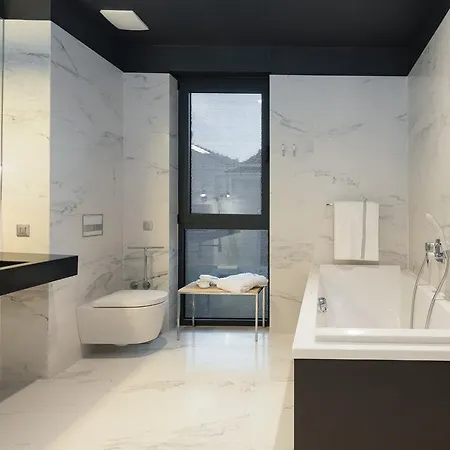 Ultraluxury Elyzeum With Heated Pool 别墅