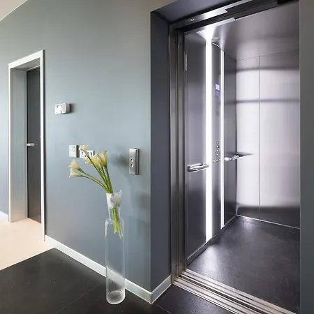 Ultraluxury Elyzeum With Heated Pool *