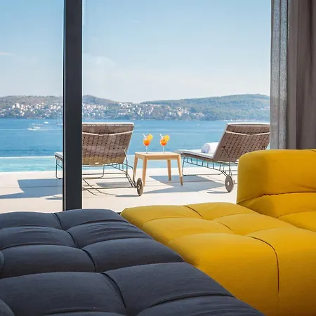 Ultraluxury Elyzeum With Heated Pool فيلة تروغير