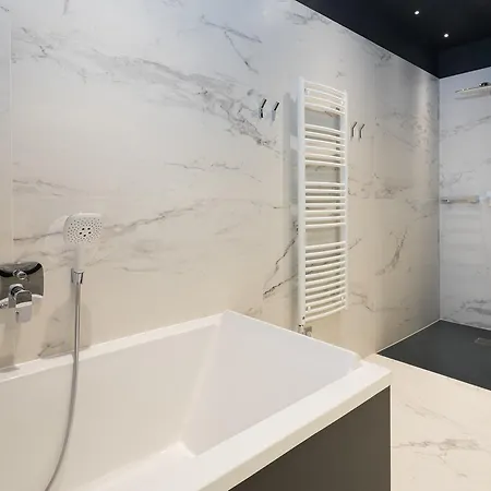 Ultraluxury Elyzeum With Heated Pool