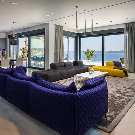 Ultraluxury Elyzeum With Heated Pool تروغير