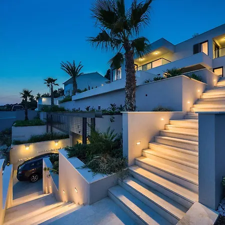 Ultraluxury Elyzeum With Heated Pool Vila