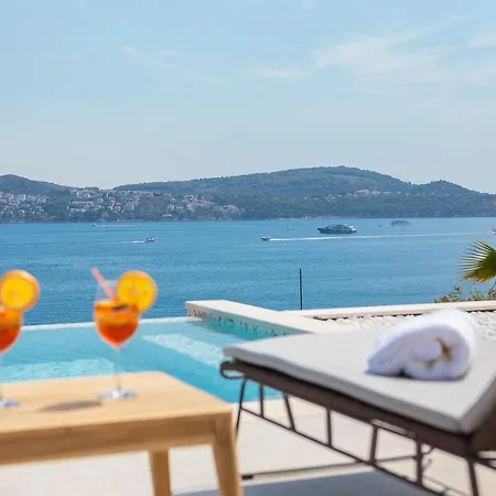 فيلة Ultraluxury Elyzeum With Heated Pool *