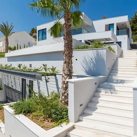 Ultraluxury Elyzeum With Heated Pool Trogir