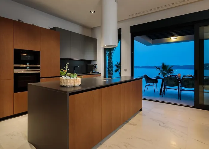 Ultraluxury Elyzeum With Heated Pool Villa