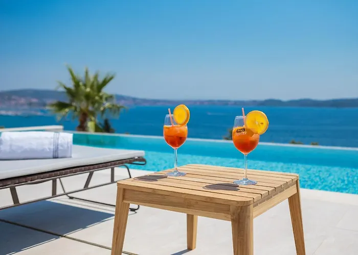 Villa Ultraluxury Elyzeum With Heated Pool Trogir