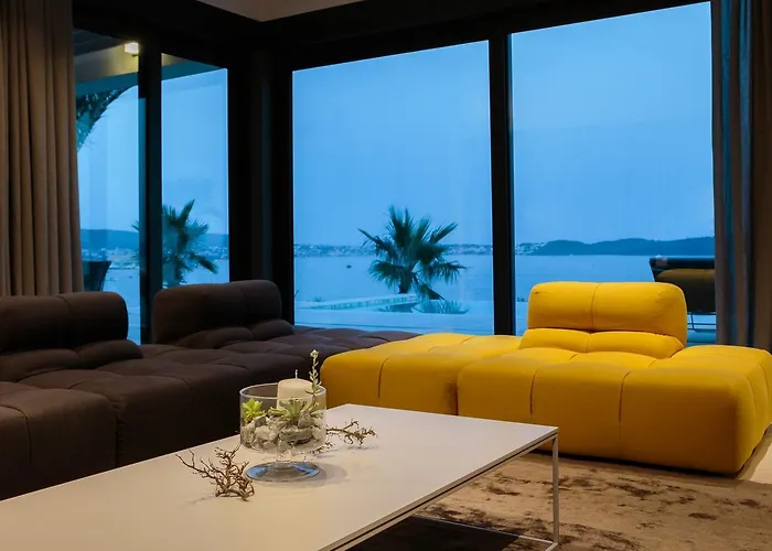 Ultraluxury Elyzeum With Heated Pool *