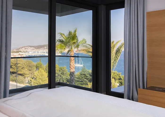 Ultraluxury Elyzeum With Heated Pool * Trogir