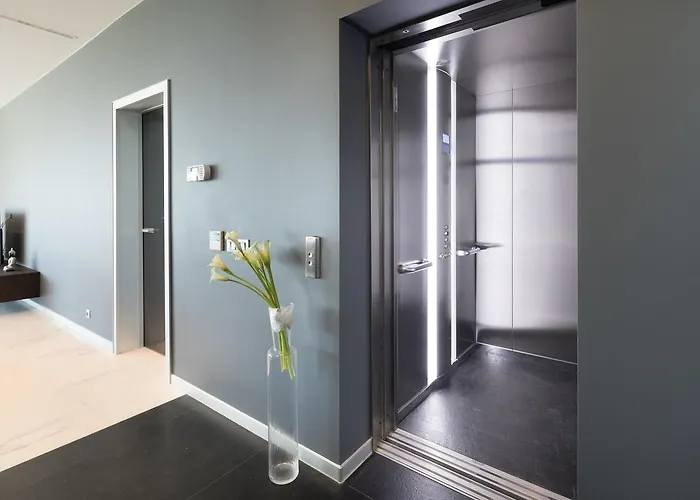 Ultraluxury Elyzeum With Heated Pool *