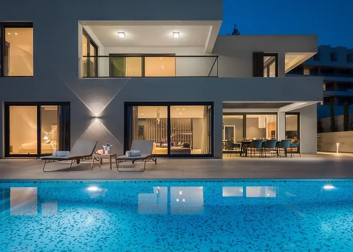 Ultraluxury Elyzeum With Heated Pool Vila