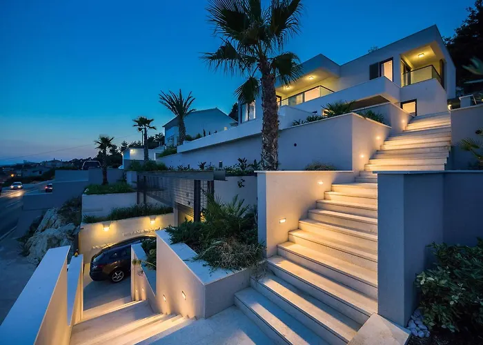 Ultraluxury Elyzeum With Heated Pool Villa