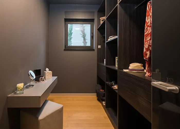 Ultraluxury Elyzeum With Heated Pool Trogir