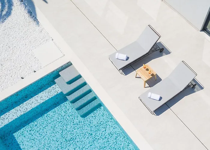 Ultraluxury Elyzeum With Heated Pool Villa