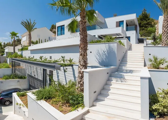 Ultraluxury Elyzeum With Heated Pool Trogir