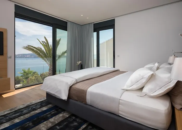 Ultraluxury Elyzeum With Heated Pool Villa